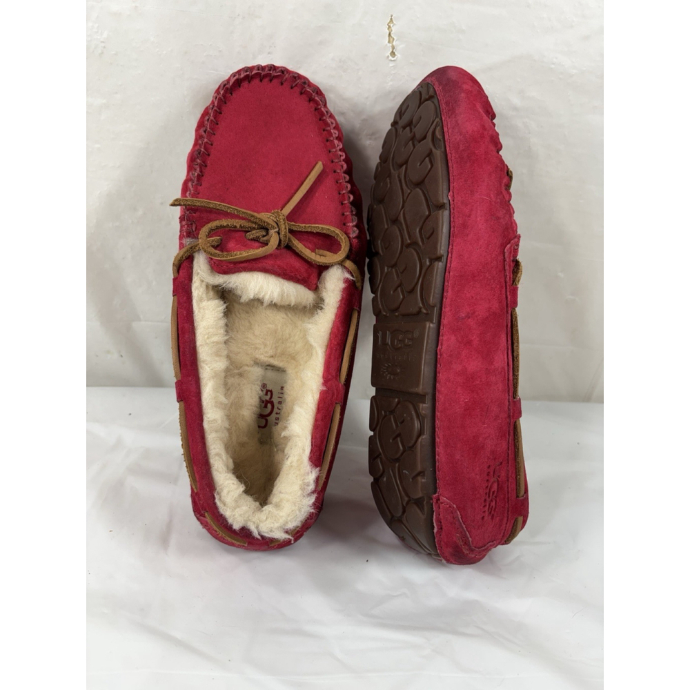 UGG DAKOTA SLIPPERS MOCCASIN SUEDE WOMEN SIZE 6 US RED